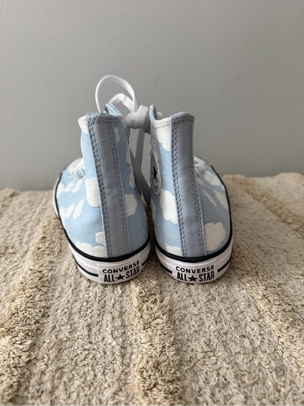 Brand new Converse Chuck Taylor All Star High GS 'Clouds' Baby Blue - Picture 3 of 5